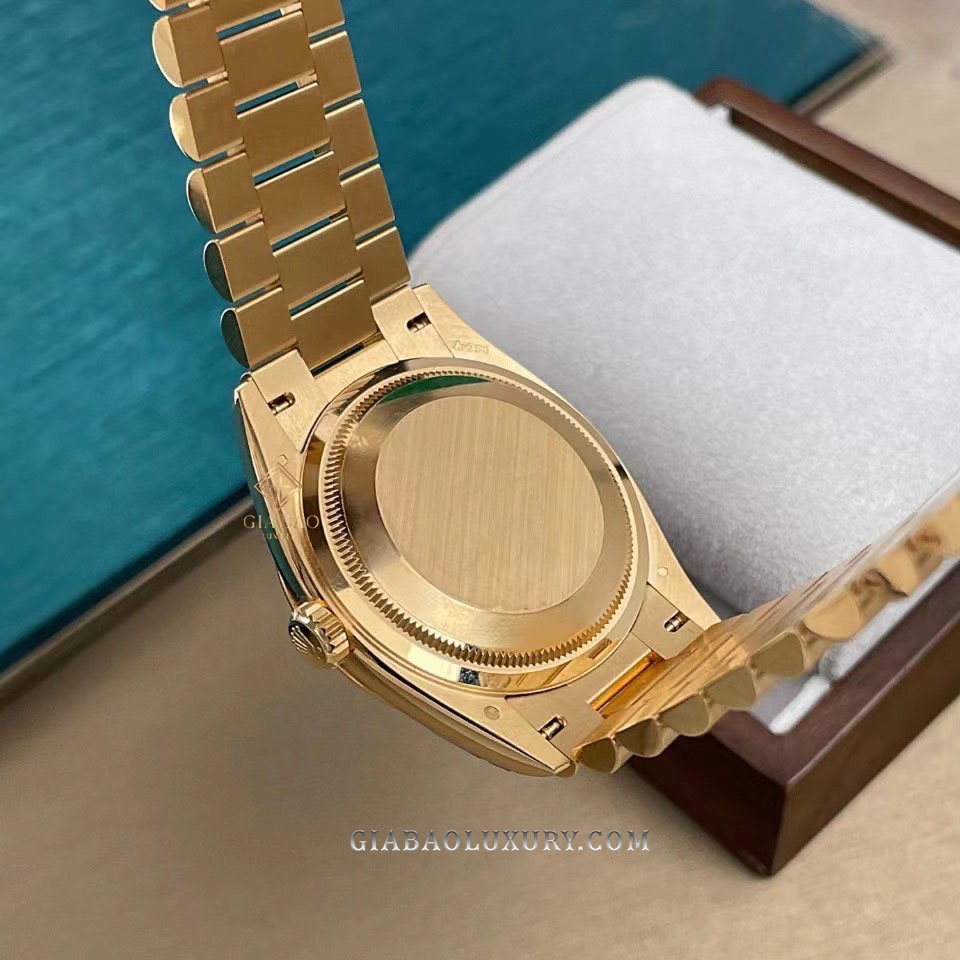 Đồng Hồ Rolex Day-Date 36 128238 Mặt Số Đá Ngọc Lam Cọc Số La Mã Nạm Kim Cương