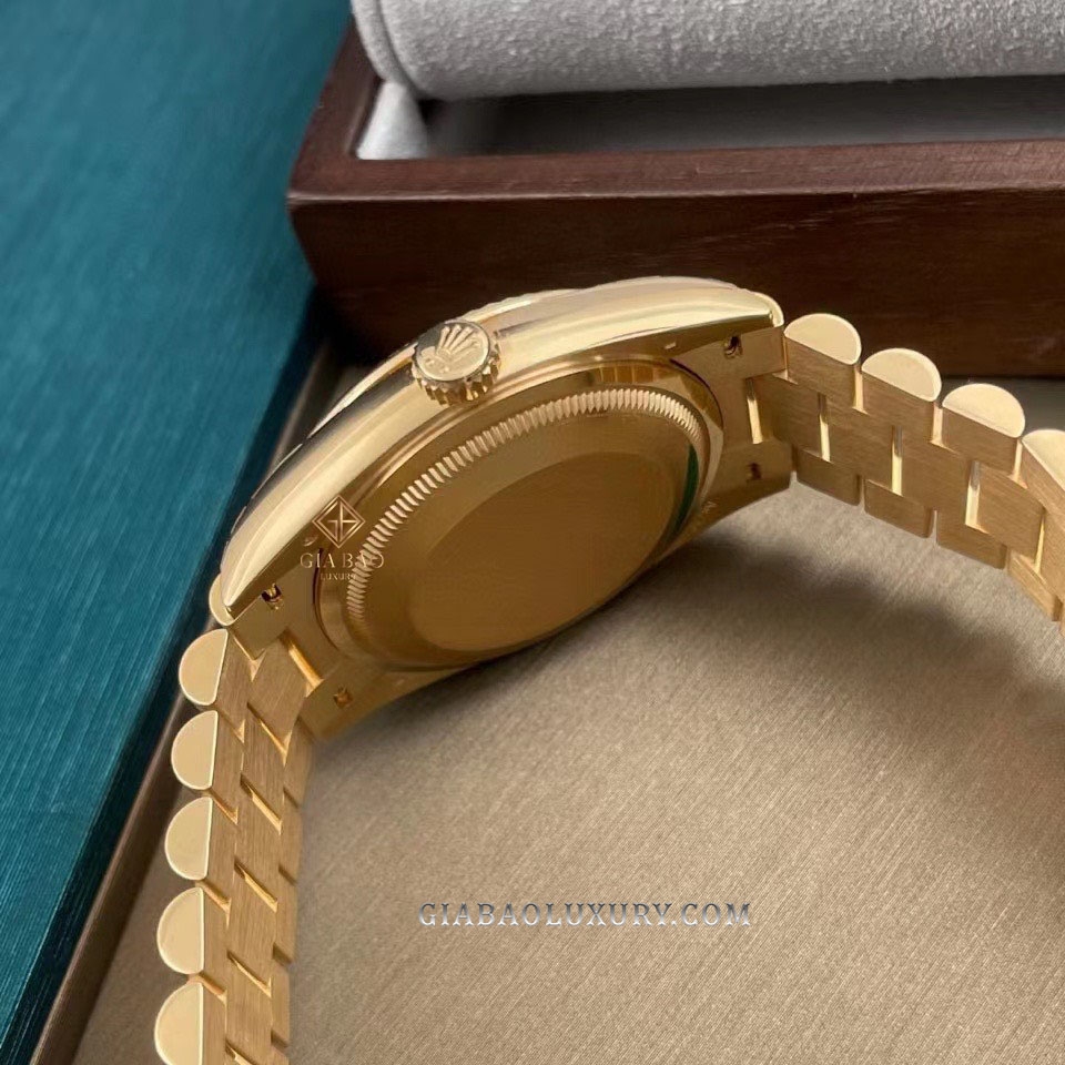 Đồng Hồ Rolex Day-Date 36 128238 Mặt Số Đá Ngọc Lam Cọc Số La Mã Nạm Kim Cương