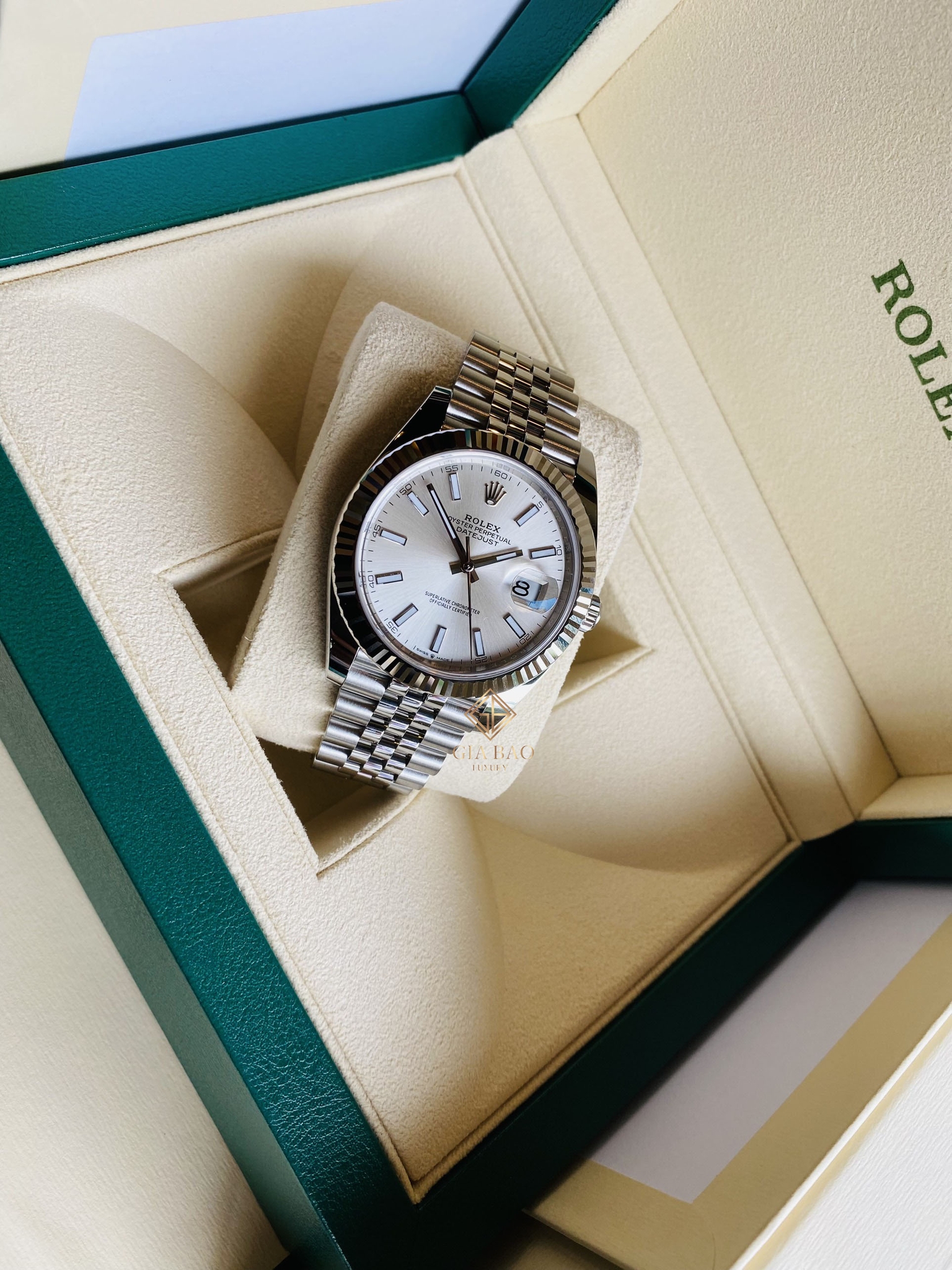 Đồng Hồ Rolex Datejust 41 126334 Mặt Số Bạc Cọc Số Dạ Quang