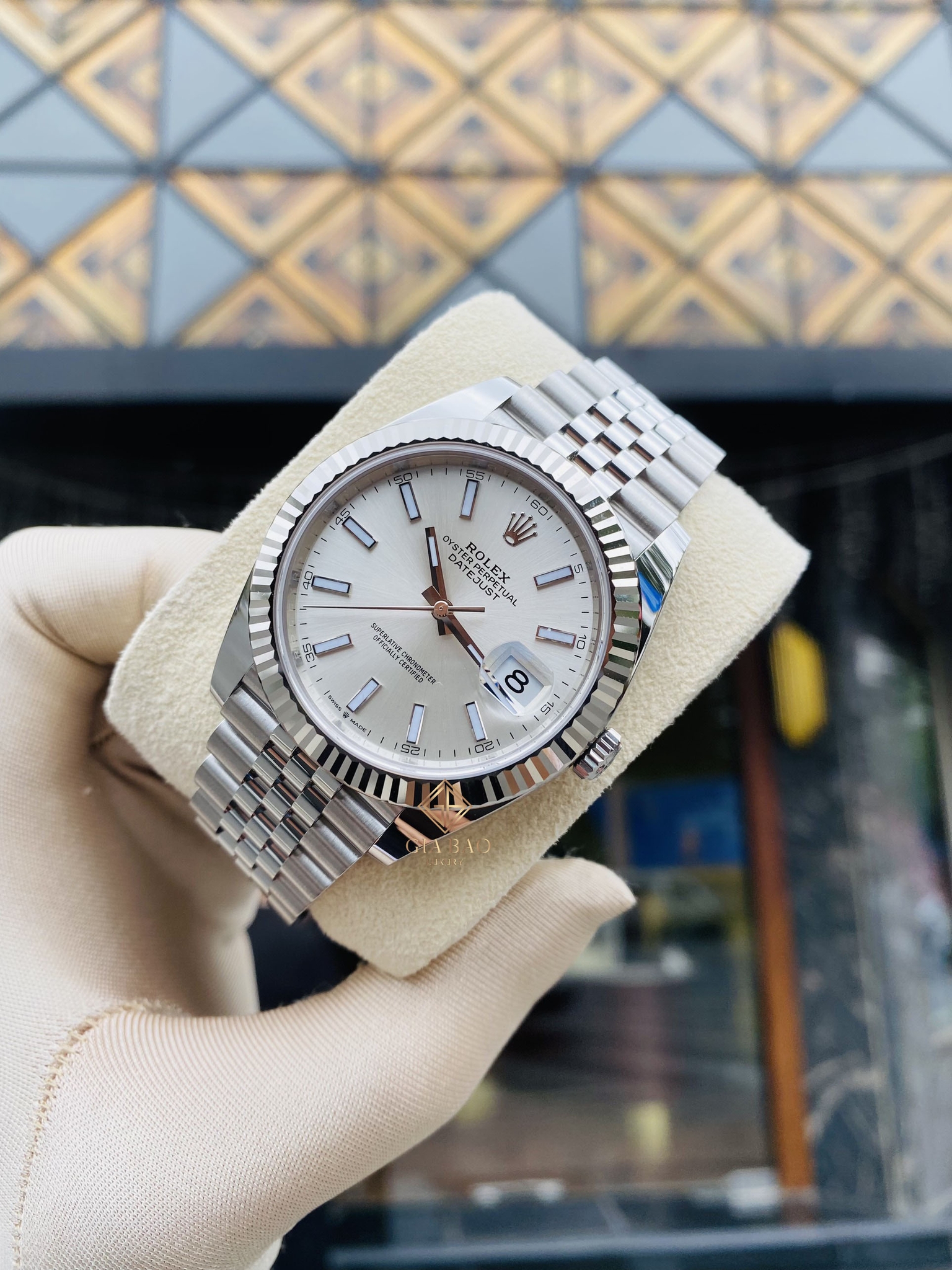 Đồng Hồ Rolex Datejust 41 126334 Mặt Số Bạc Cọc Số Dạ Quang