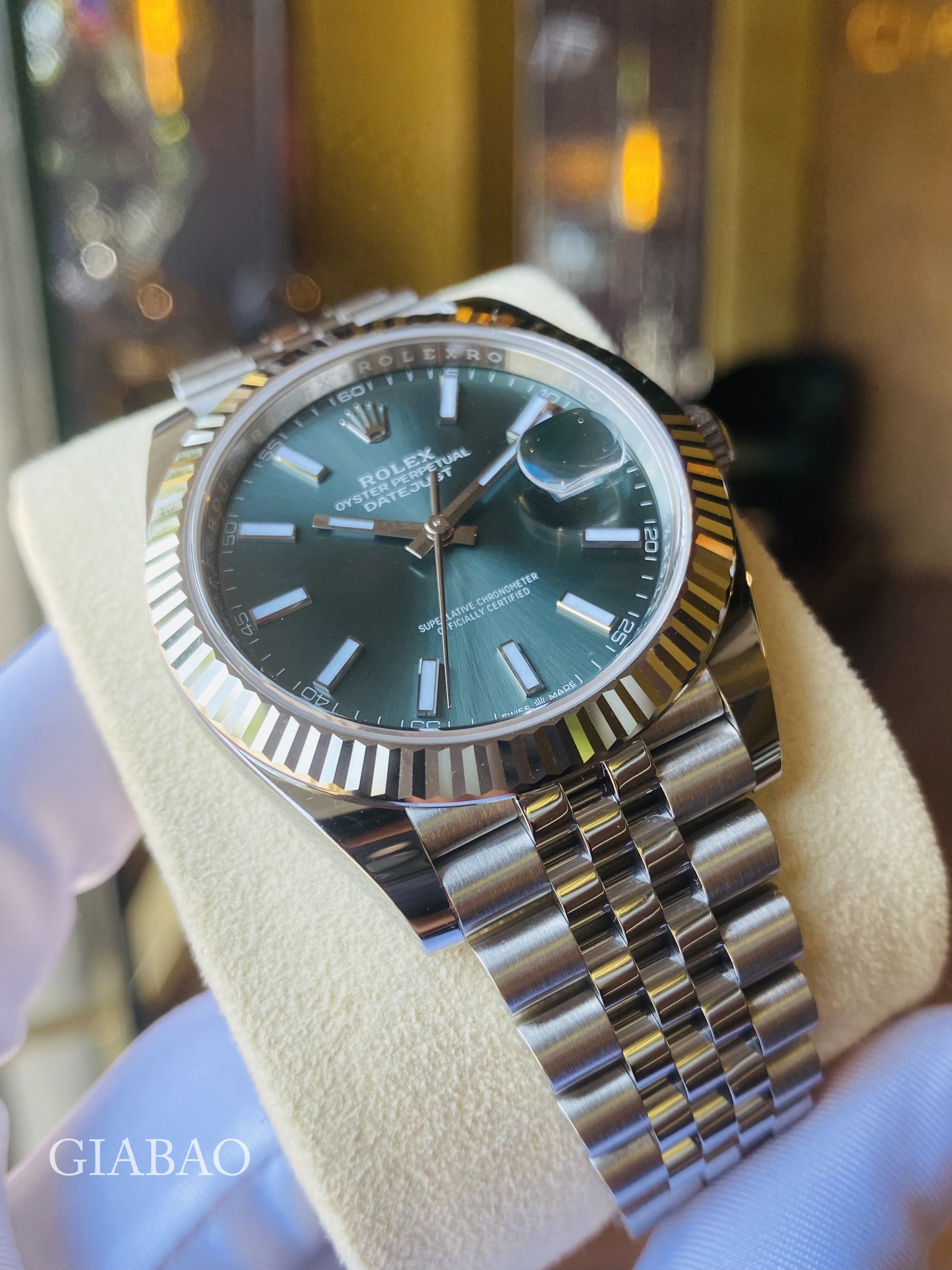 Đồng Hồ Rolex Datejust 41 126334 Mặt Số Xanh Lá Cây Cọc Dạ Quang