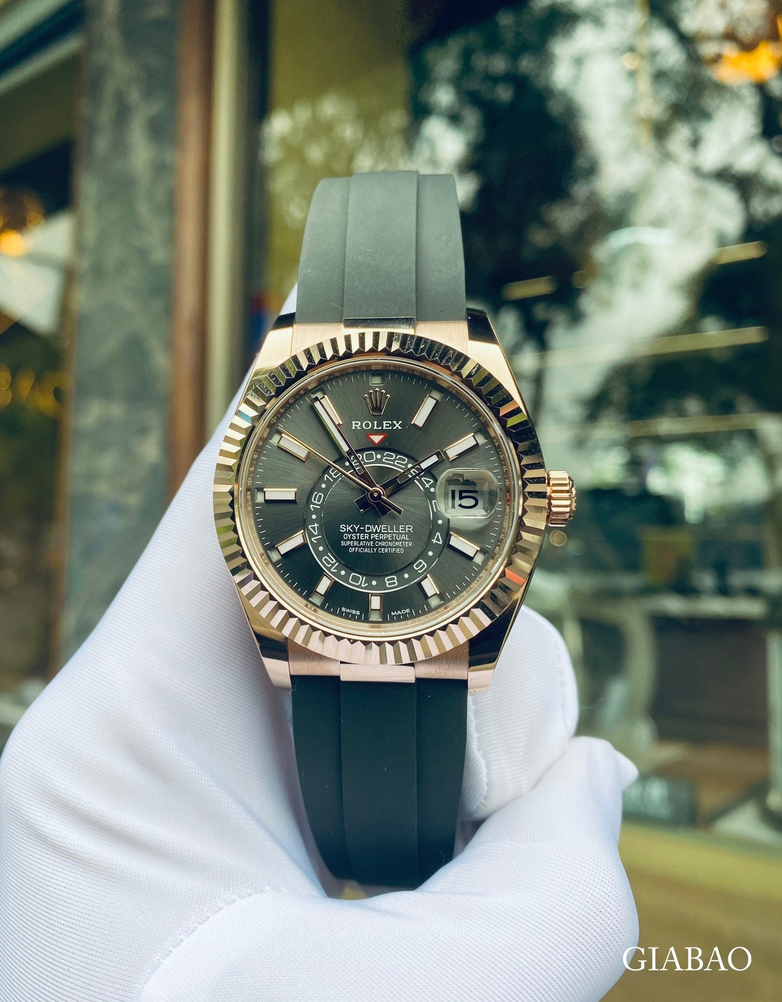 Đồng Hồ Rolex Sky Dweller 326235 Mặt Số Rhodium