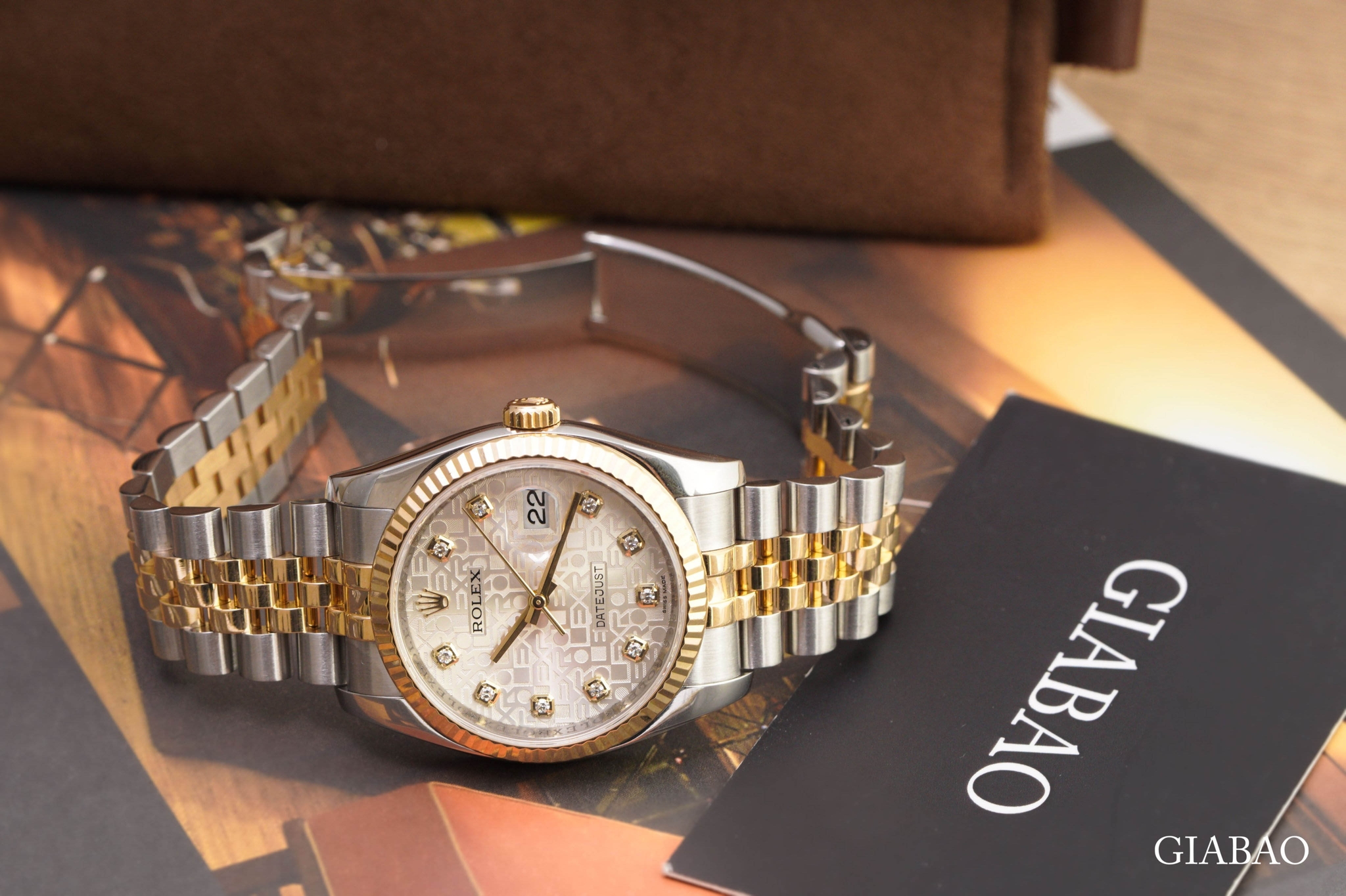 Đồng Hồ Rolex Datejust 36 116233 Mặt Số Vi Tính Trắng