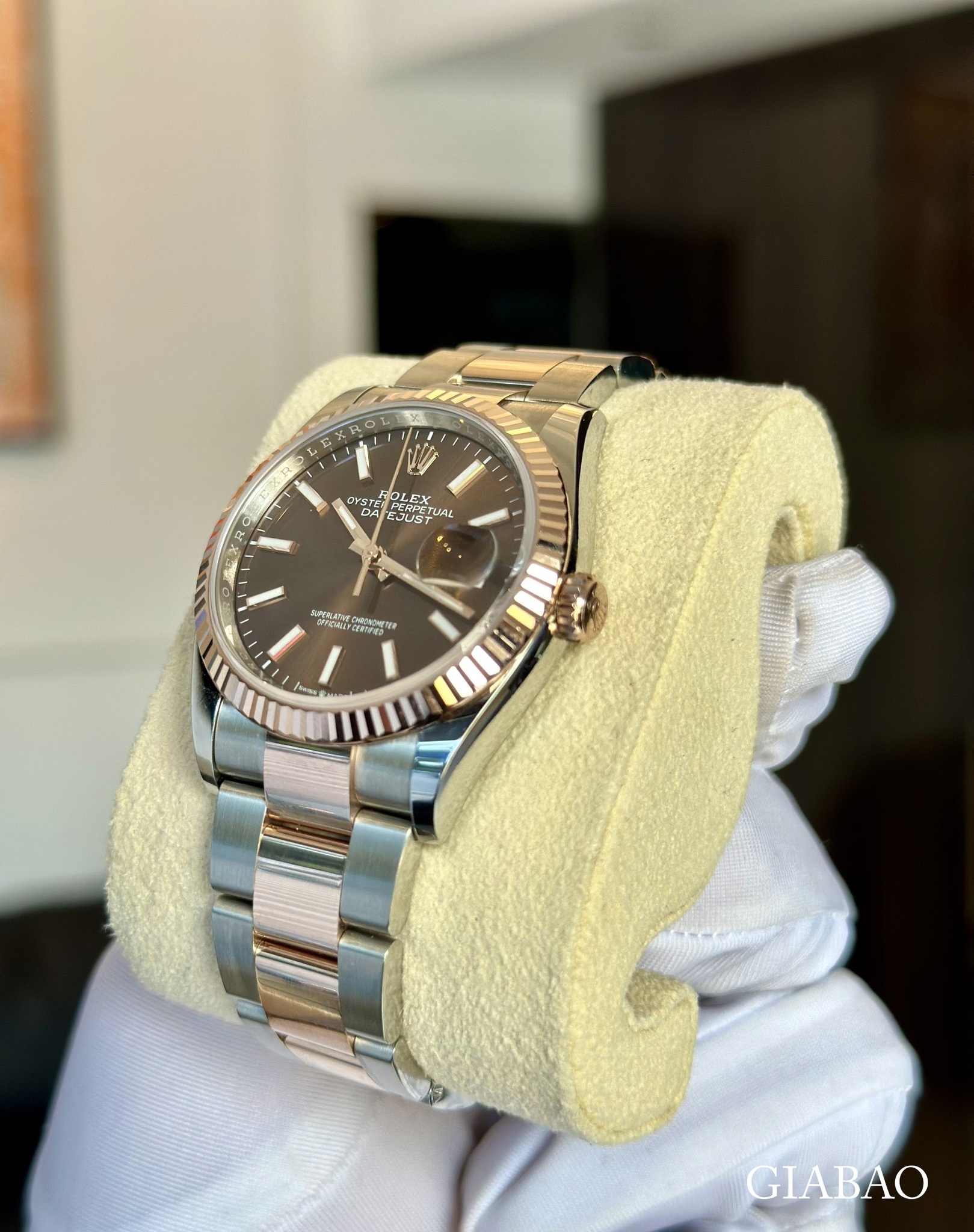 Đồng Hồ Rolex Datejust 36 126231 Mặt Số Chocolate Cọc Số Dạ Quang Dây Đeo Oyster