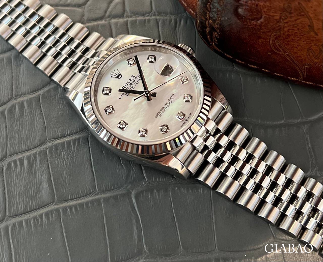 Đồng Hồ Rolex Datejust 36 126234 Mặt Số Vỏ Trai Trắng 