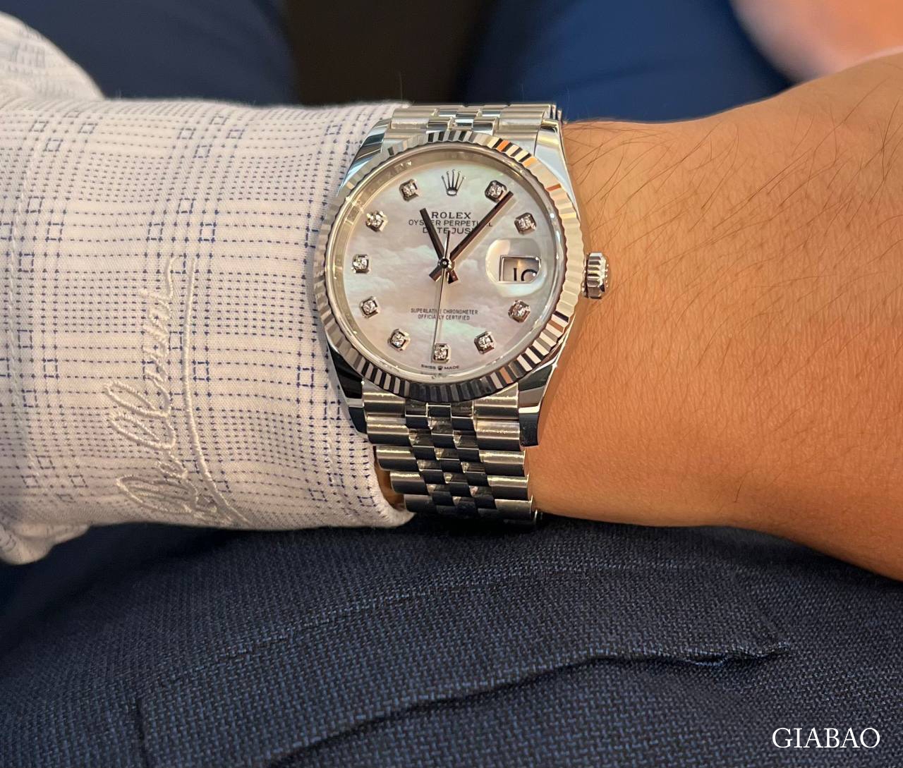 Đồng Hồ Rolex Datejust 36 126234 Mặt Số Vỏ Trai Trắng 
