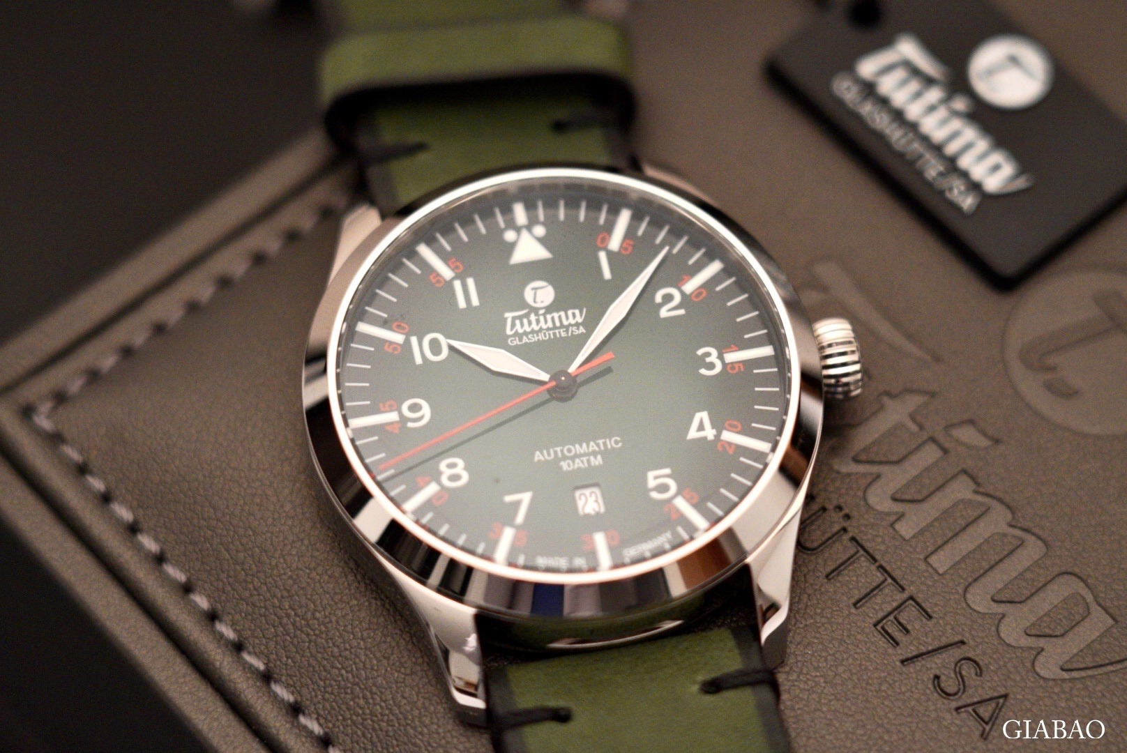 Đồng hồ đeo tay thương hiệu Tutima, dòng sản phẩm Grand Flieger