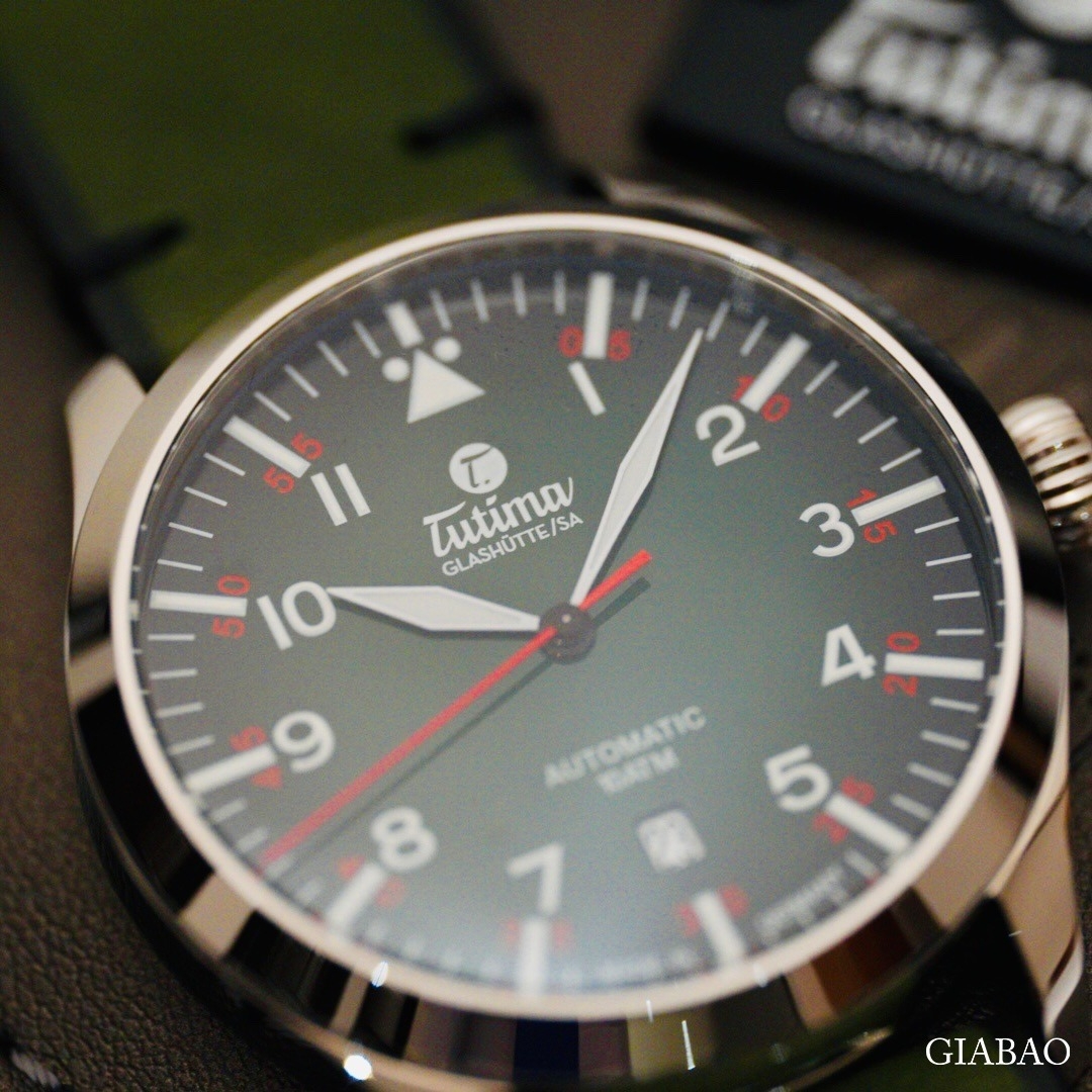 Đồng hồ đeo tay thương hiệu Tutima, dòng sản phẩm Grand Flieger