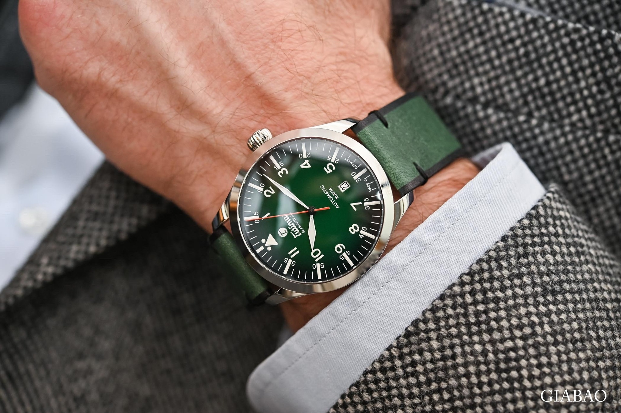 Đồng hồ đeo tay thương hiệu Tutima, dòng sản phẩm Grand Flieger
