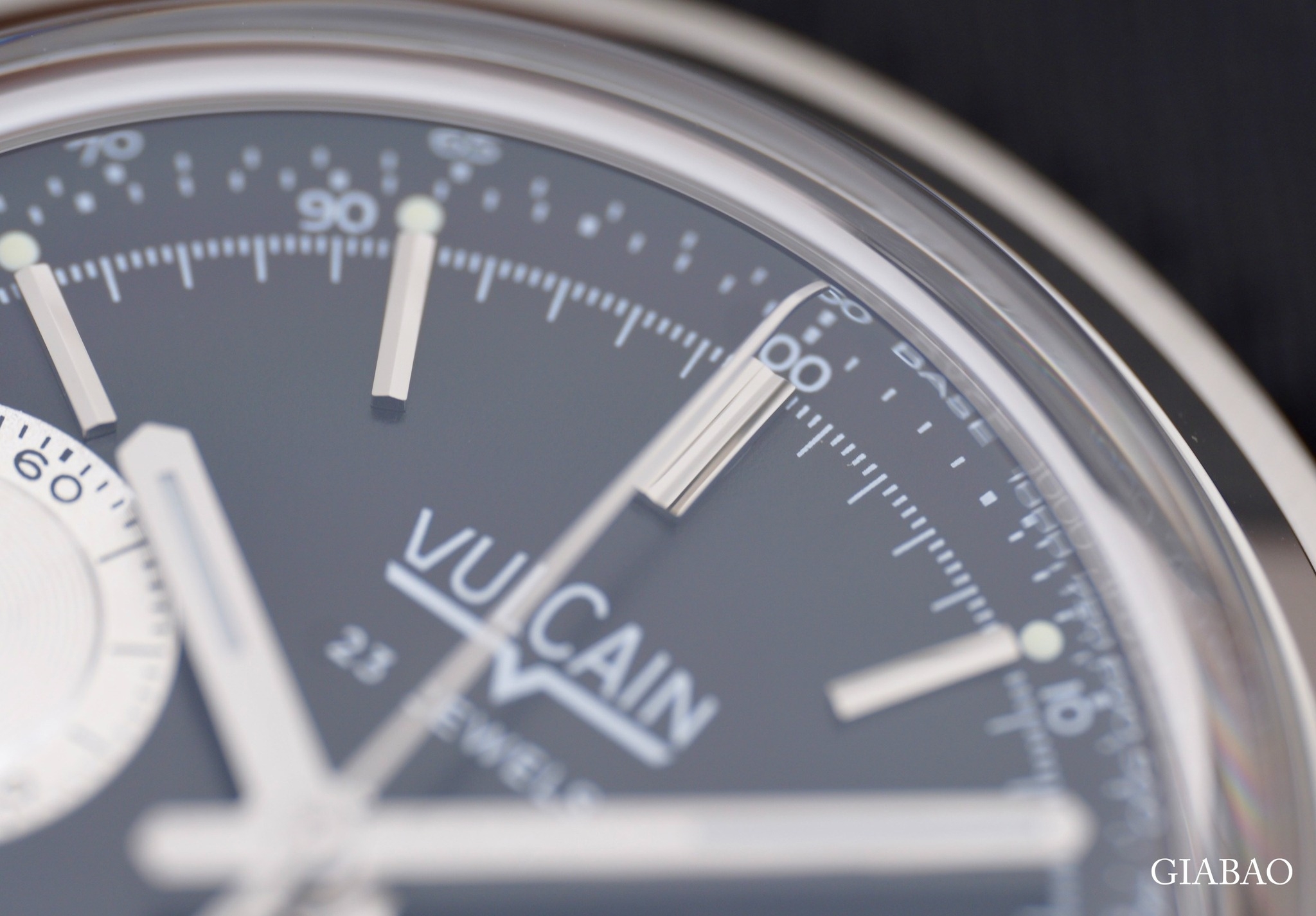 Đồng hồ đeo tay thương hiệu Vulcain, dòng sản phẩm Chronograph, Ref no: 640109A00.BAR200