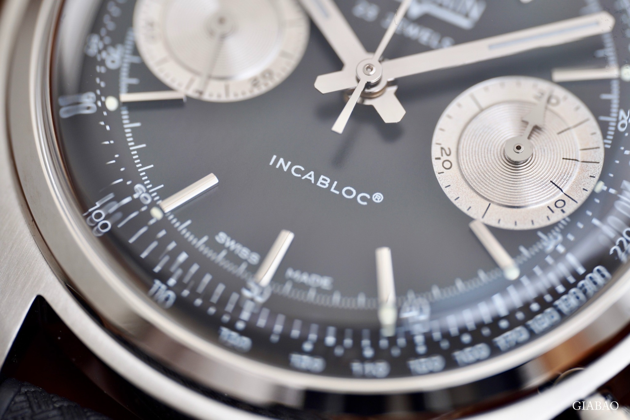 Đồng hồ đeo tay thương hiệu Vulcain, dòng sản phẩm Chronograph, Ref no: 640109A00.BAR200