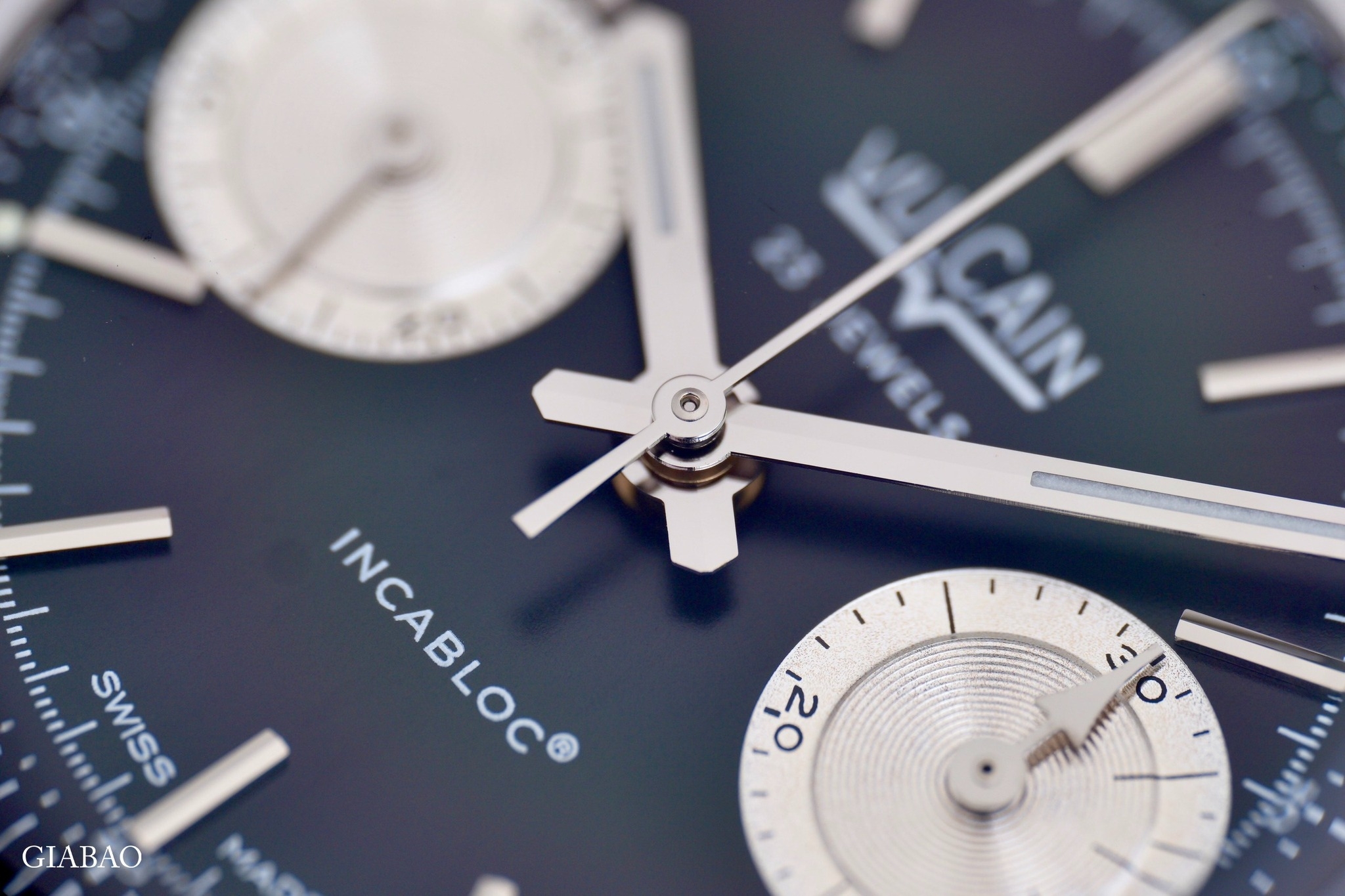 Đồng hồ đeo tay thương hiệu Vulcain, dòng sản phẩm Chronograph, Ref no: 640109A00.BAR200