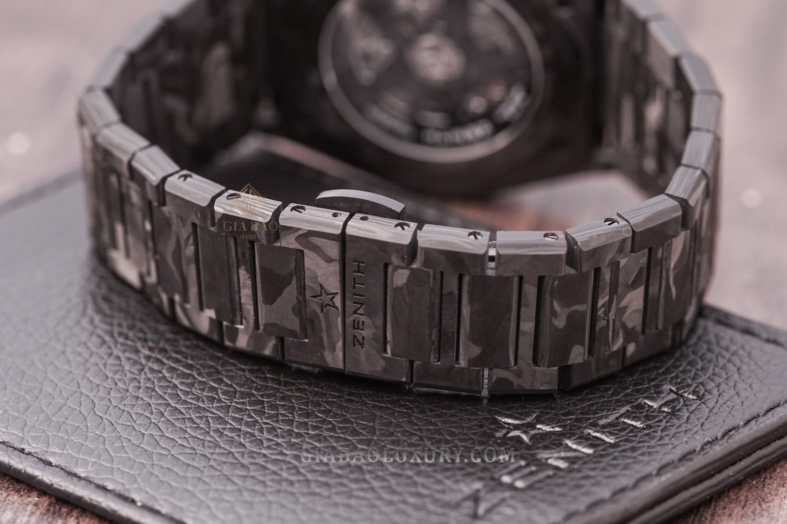 Review đồng hồ Zenith Defy Classic 10.9001.670/80.M9000
