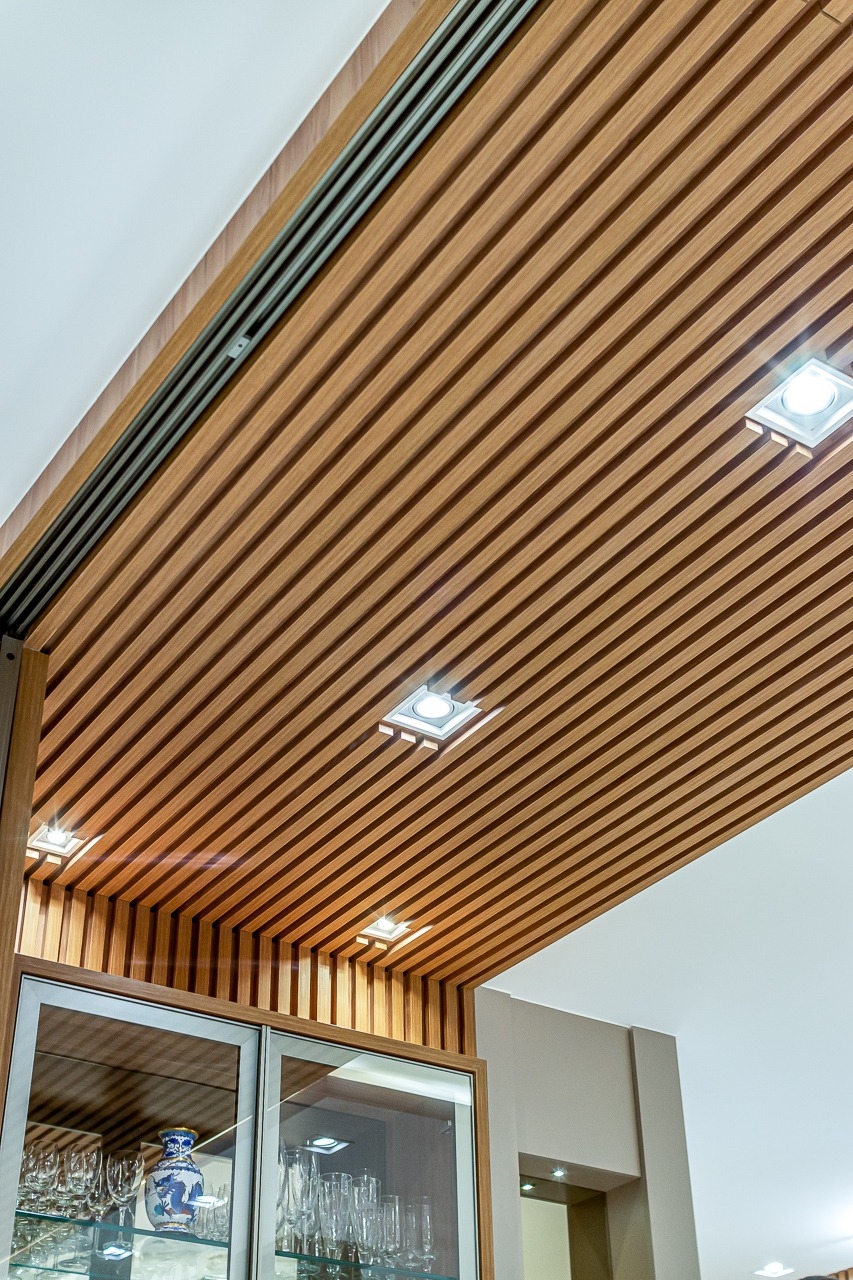 nhựa giả gỗ ốp tường