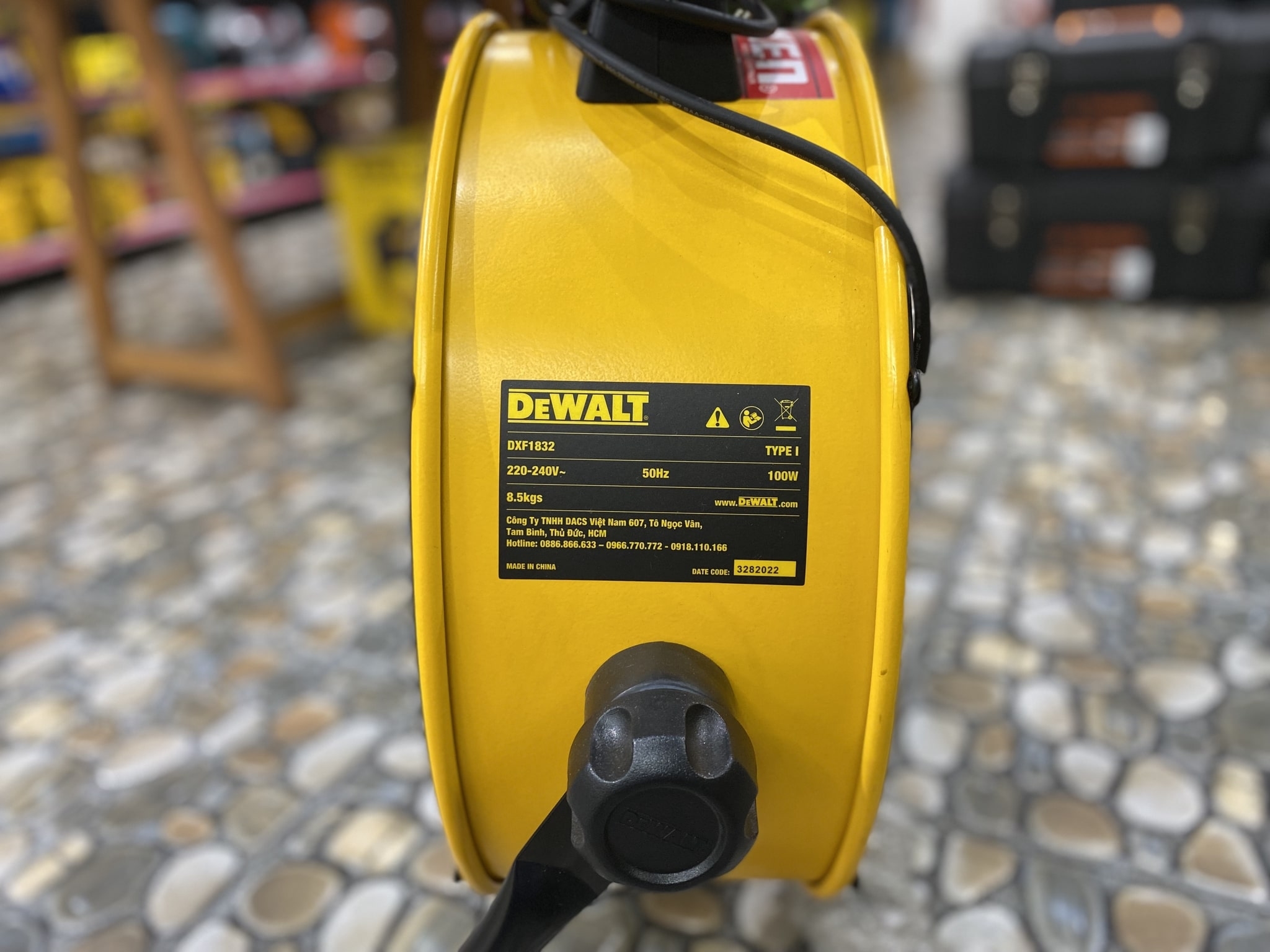 Quạt sàn công nghiệp 18 inch  Dewalt DXF1832
