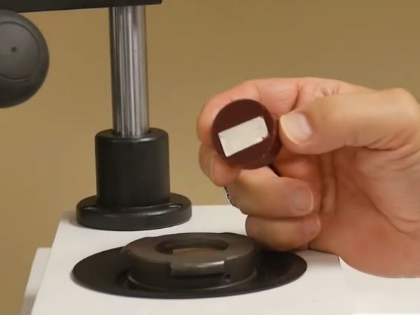 máy đúc mẫu metpress 2A