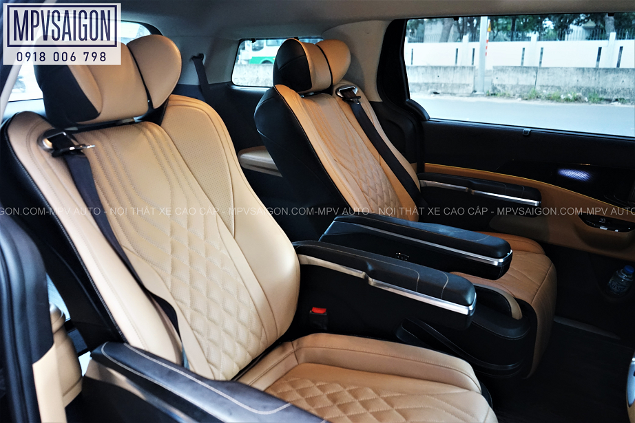 NÂNG CẤP GHẾ LIMOUSINE NHẬP KHẨU VÀ SÀN VÂN GỖ CHO CARNIVAL