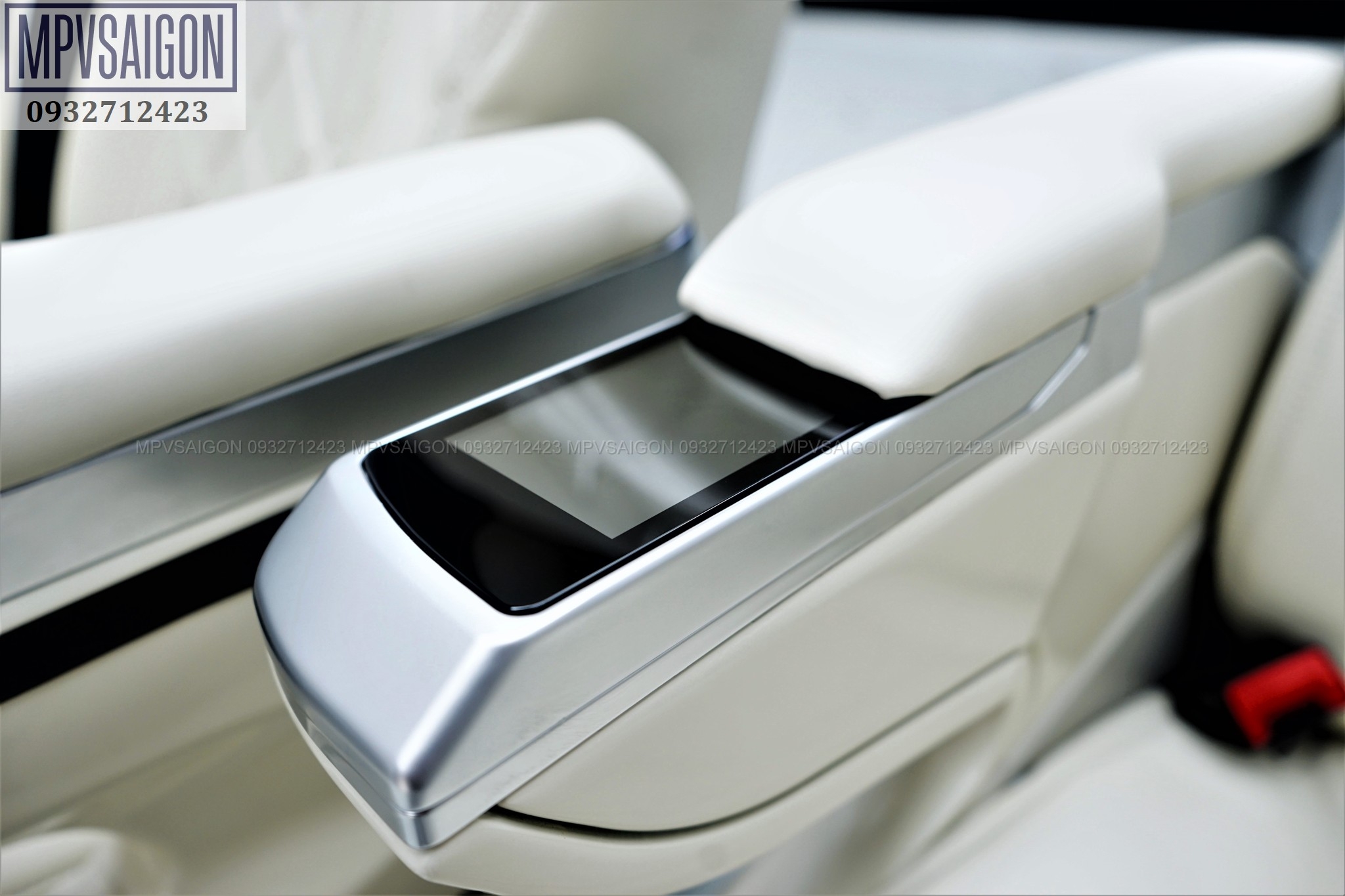 Ghế limousine trắng siêu sang cho các dòng MPV