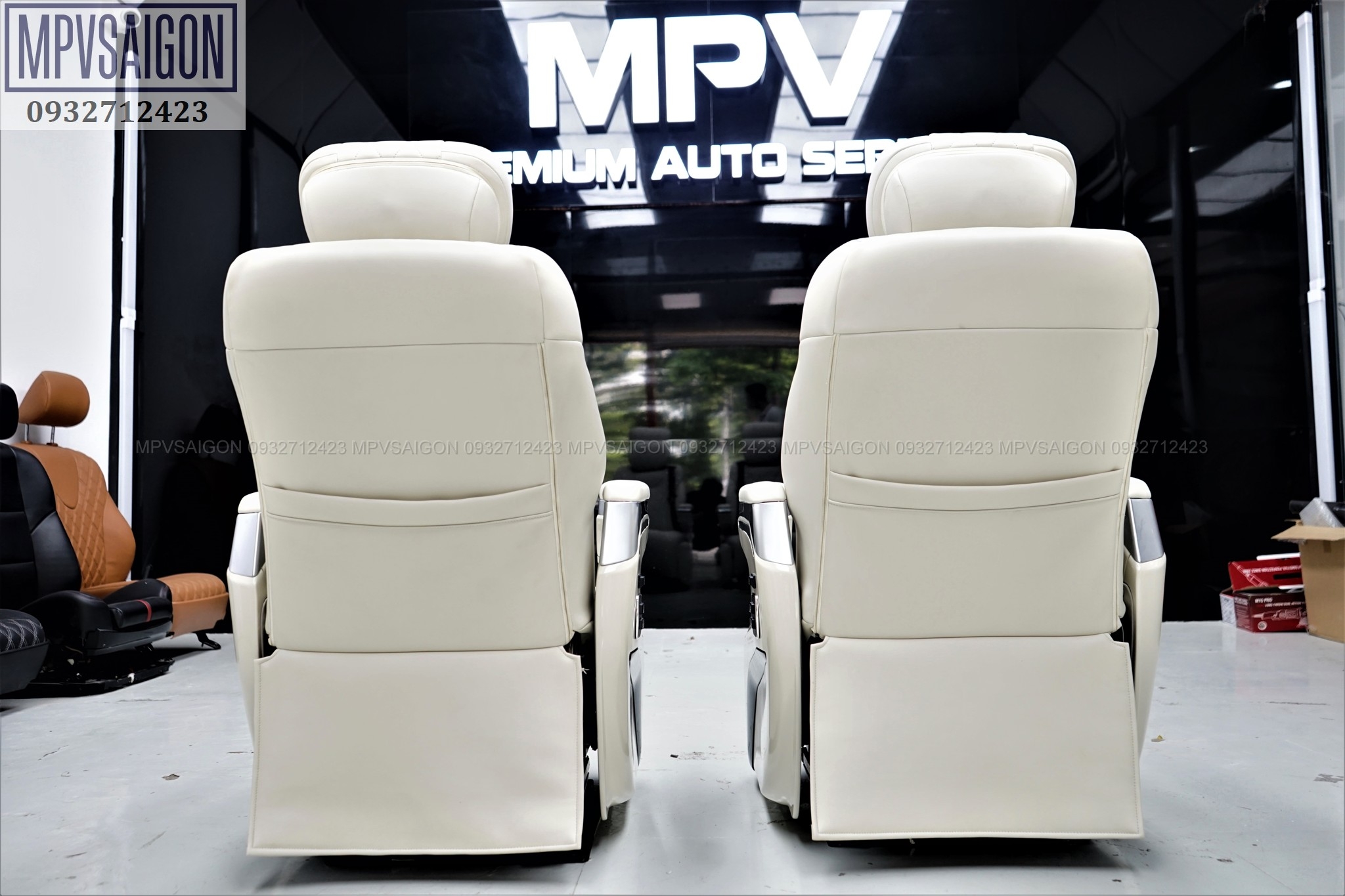 Ghế limousine trắng siêu sang cho các dòng MPV