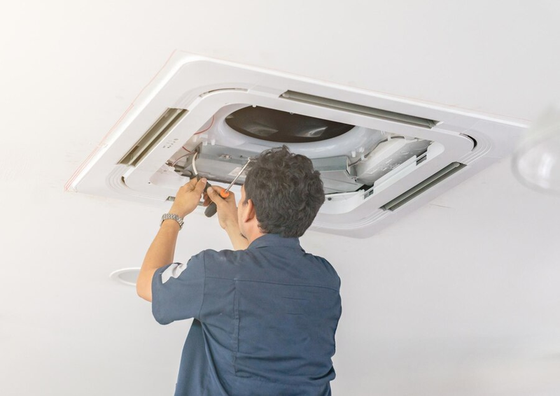 Hướng dẫn cách tự vệ sinh, bảo dưỡng điều hòa âm trần đơn giản tại nhà