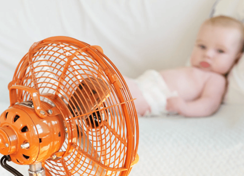 Trẻ sơ sinh nằm điều hòa hay quạt tốt hơn? Giải đáp chi tiết cho cha mẹ