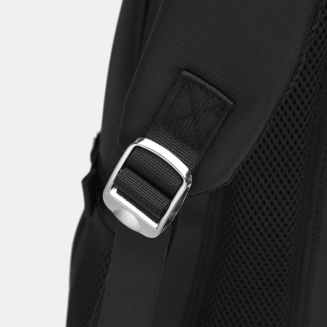 Với quai đeo êm ái và dễ điều chỉnh, balo mang lại sự thoải mái tối đa khi sử dụng trong suốt cả ngày dài