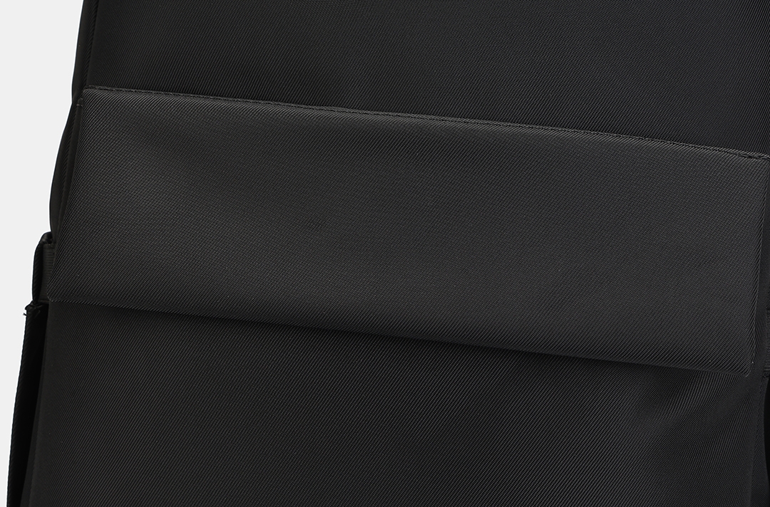 LBH8 được làm từ vải Oxford cao cấp, có tính chất mềm mịn và bền lâu, Item giúp bạn dễ dàng phối cùng đa dạng outfit khác nhau từ đời thường đến trường học, công sở