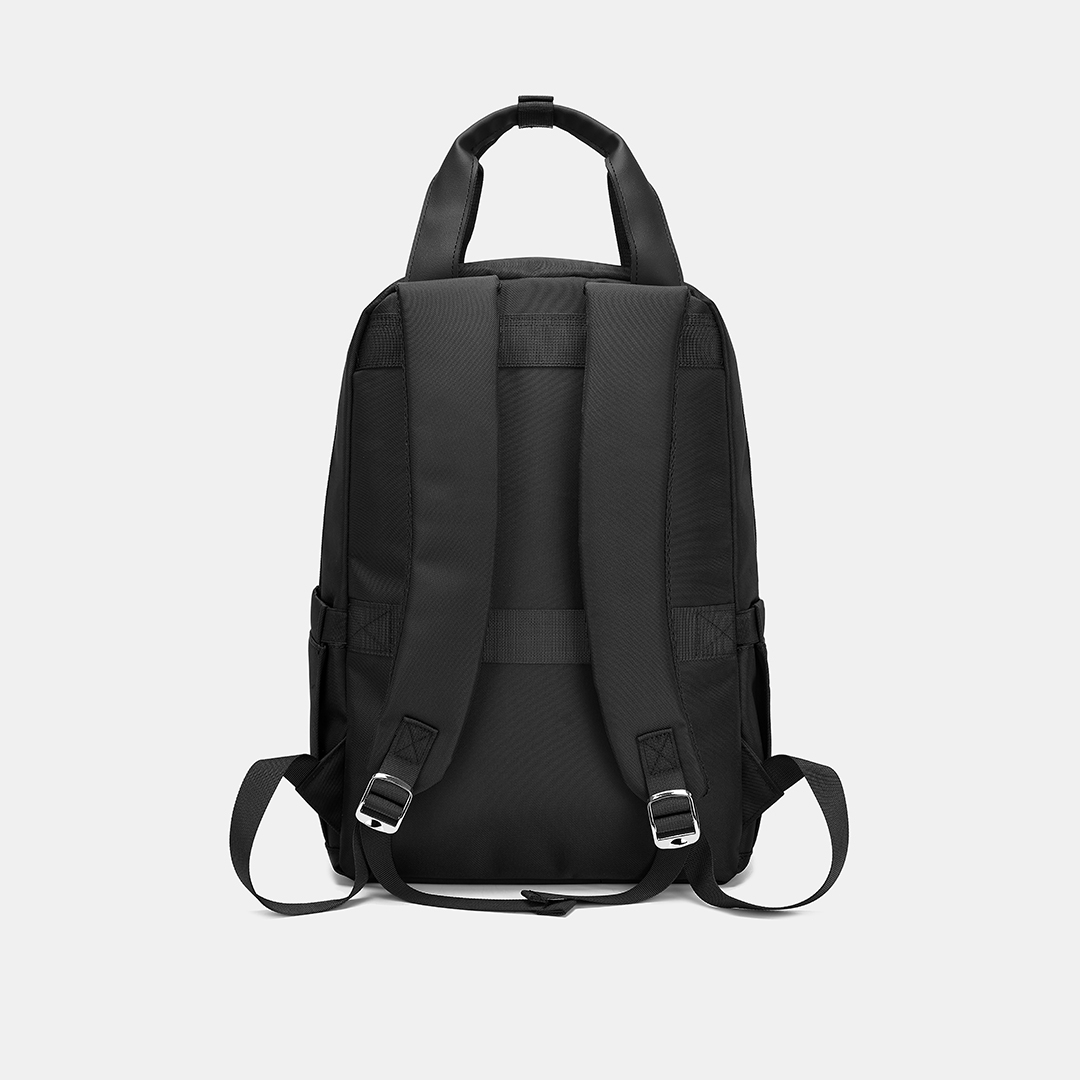 Phần dây vải êm ái có mút đệm dày dặn, dễ dàng điều chỉnh độ dài, mang lại cảm giác thoải mái và linh hoạt trong từng chuyển động.