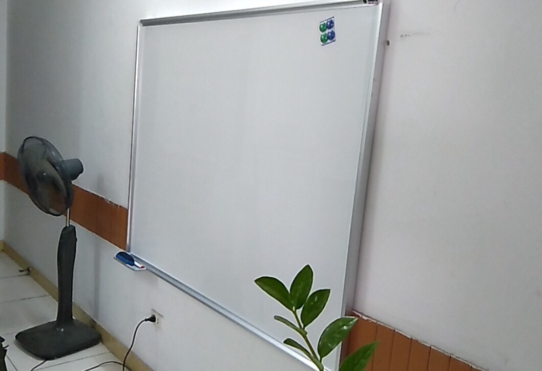 Mua bảng từ trắng văn phòng treo tường