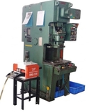 Máy cấp phôi thép tấm CNC tự động.