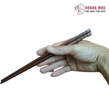 Đũa gỗ khắc tên