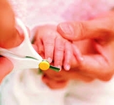 Kéo cắt móng tay cho trẻ sơ sinh kèm nắp đậy KAI của Nhật
