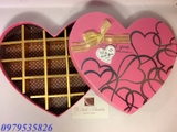 Hộp đựng socola hình tim 18 ngăn
