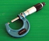 Panme cơ đo ngoài Metrology OM-9003