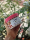 Tẩy tế bào chết Dove Pomegranate Seeds Shea Butter (298gr) - MADE IN SLOVAKIA.