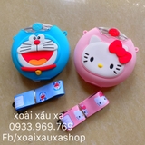 BÌNH NƯỚC ỐNG HÚT KÈM DÂY ĐEO KITTY - ĐORAEMON