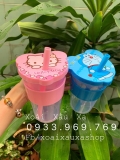 LY NHỰA KÈM ỐNG HÚT HÌNH KITTY - DORAEMON