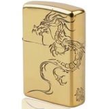 Zippo rồng mạ vàng quấn hông khắc sâu