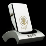 Zippo 1966 8 Gạch Huy Hiệu Tổng Thống Mỹ Lyndon B. Johnson Chặn Xăng Đỏ