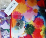 tui-dung-my-pham-hoa-mau-hang-clinique-cho-nu