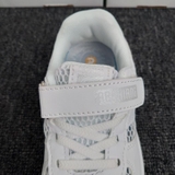 giay-sneaker-trang-cho-be-va-me