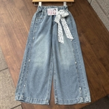 quan-jean-dai-form-suong-phoi-no-dinh-hat-trai-cho-be