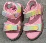 sandals-hong-quai-dan-hang-primark-xuat-cho-be