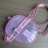 tui-deo-cheo-hoat-hinh-gabby-s-dollhouse-xuat-cho-be