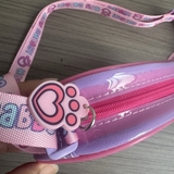 tui-deo-cheo-hoat-hinh-gabby-s-dollhouse-xuat-cho-be