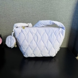 tui-tim-deo-cheo-chan-bong-starbucks-xuat