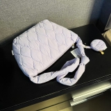 tui-tim-deo-cheo-chan-bong-starbucks-xuat