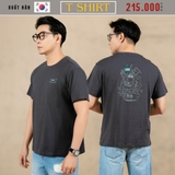 ÁO THUN NAM CỔ TRÒN TAY NGẮN XUẤT HÀN IN HÌNH SAU LƯNG MÀU XÁM ĐEN AT4528T1