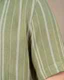 ÁO SƠ MI NAM LINEN TAY NGẮN XUẤT MỸ KẺ SỌC MÀU XANH BƠ SM4725U2