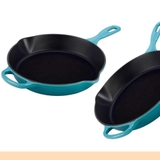 Chảo gang tròn LeCreuset Brat- u. Servierpfanne hoch 26cm Karibik Blau màu xanh dương (cán dài + quai cầm)